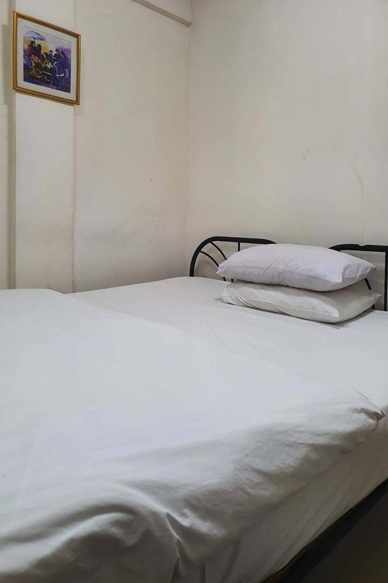 Freesia Saladaeng Silom Apartments Bangkok Bagian luar foto