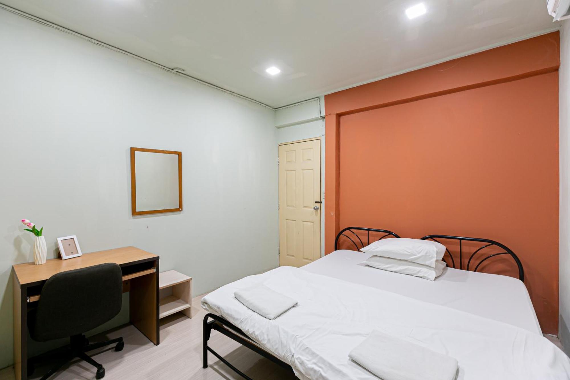 Freesia Saladaeng Silom Apartments Bangkok Bagian luar foto