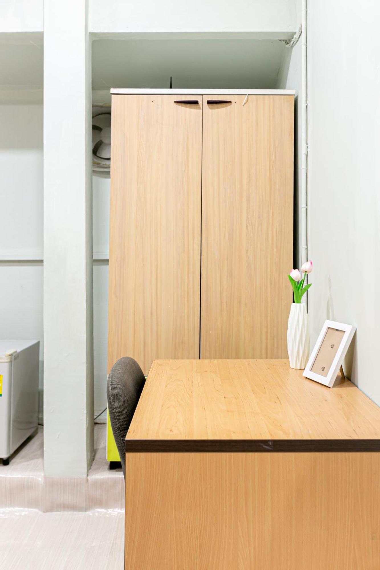 Freesia Saladaeng Silom Apartments Bangkok Bagian luar foto